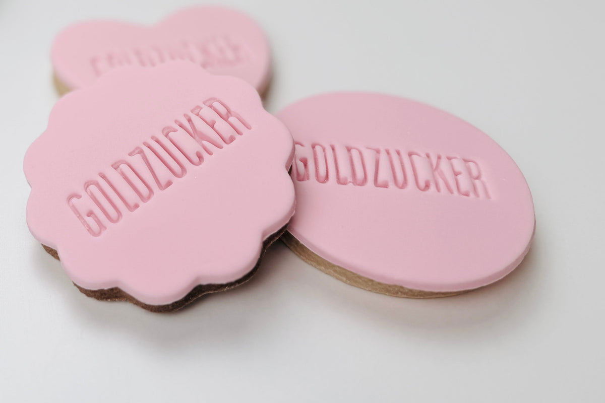 Drei Kekse in unterschiedlichen Formen von Goldzucker in Ostfildern bei Stuttgart
